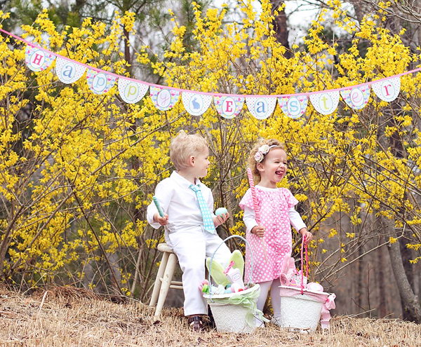 Happy Easter Banner. If you are confused about how to create the Easter atmosphere for you photo, you can try this happy Easter banner. Try to grab the shot when the siblings have some funny expression.