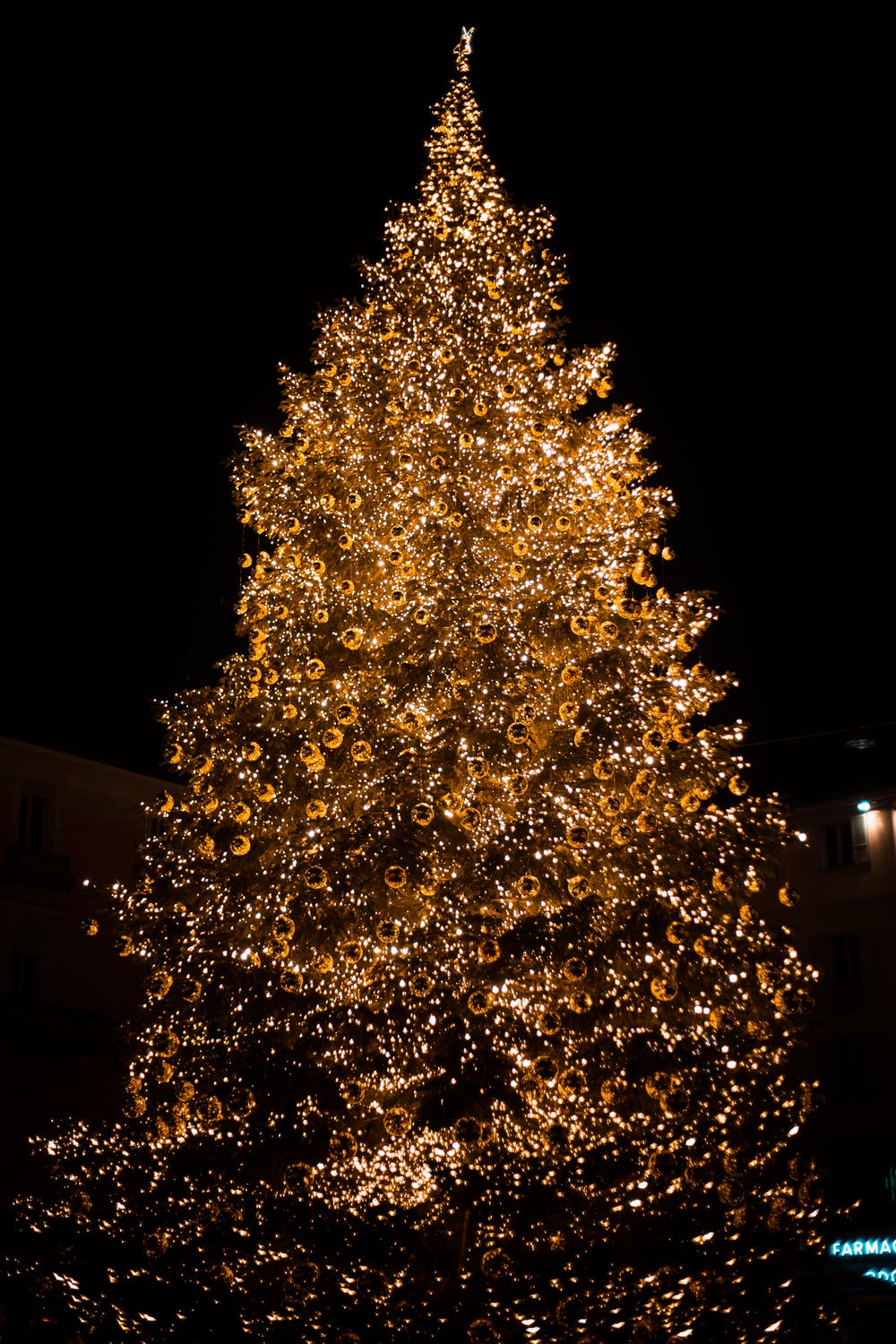 Gold Christmas tree wallpaper for iphone