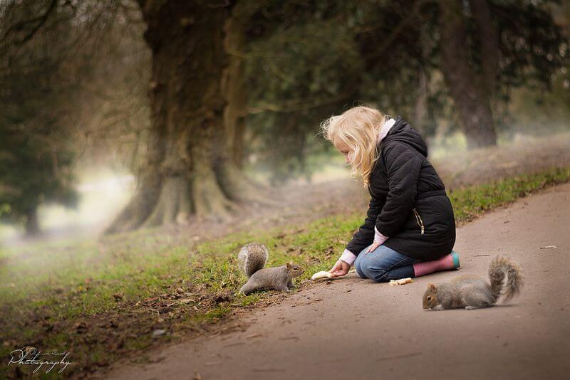 Malgorzata Kapustka feeding squirrels